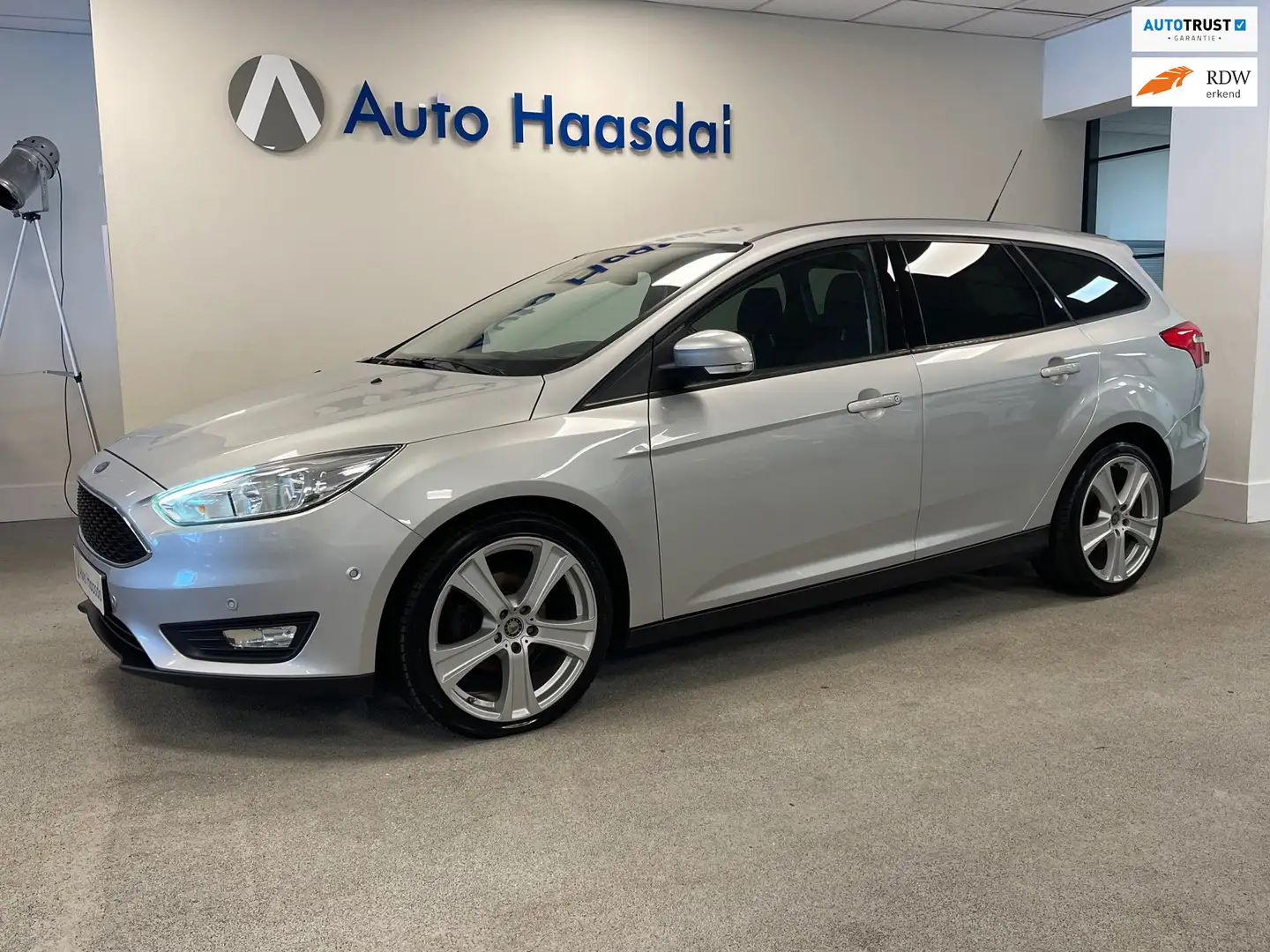Ford Focus Wagon 1.0 Lease Edition|AUTOMAAT|TREKHAAK|CAMERA|1 Grijs - 1
