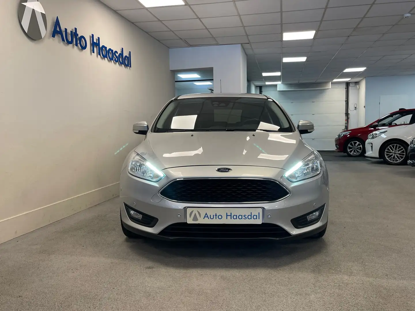 Ford Focus Wagon 1.0 Lease Edition|AUTOMAAT|TREKHAAK|CAMERA|1 Grijs - 2