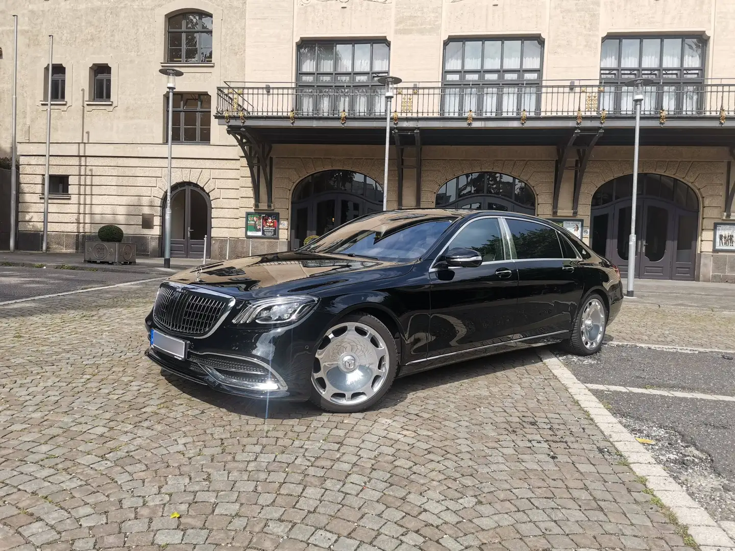 Mercedes-Benz S 560 S 560 4Matic 9G-TRONIC -- MAYBACH Schwarz - 2