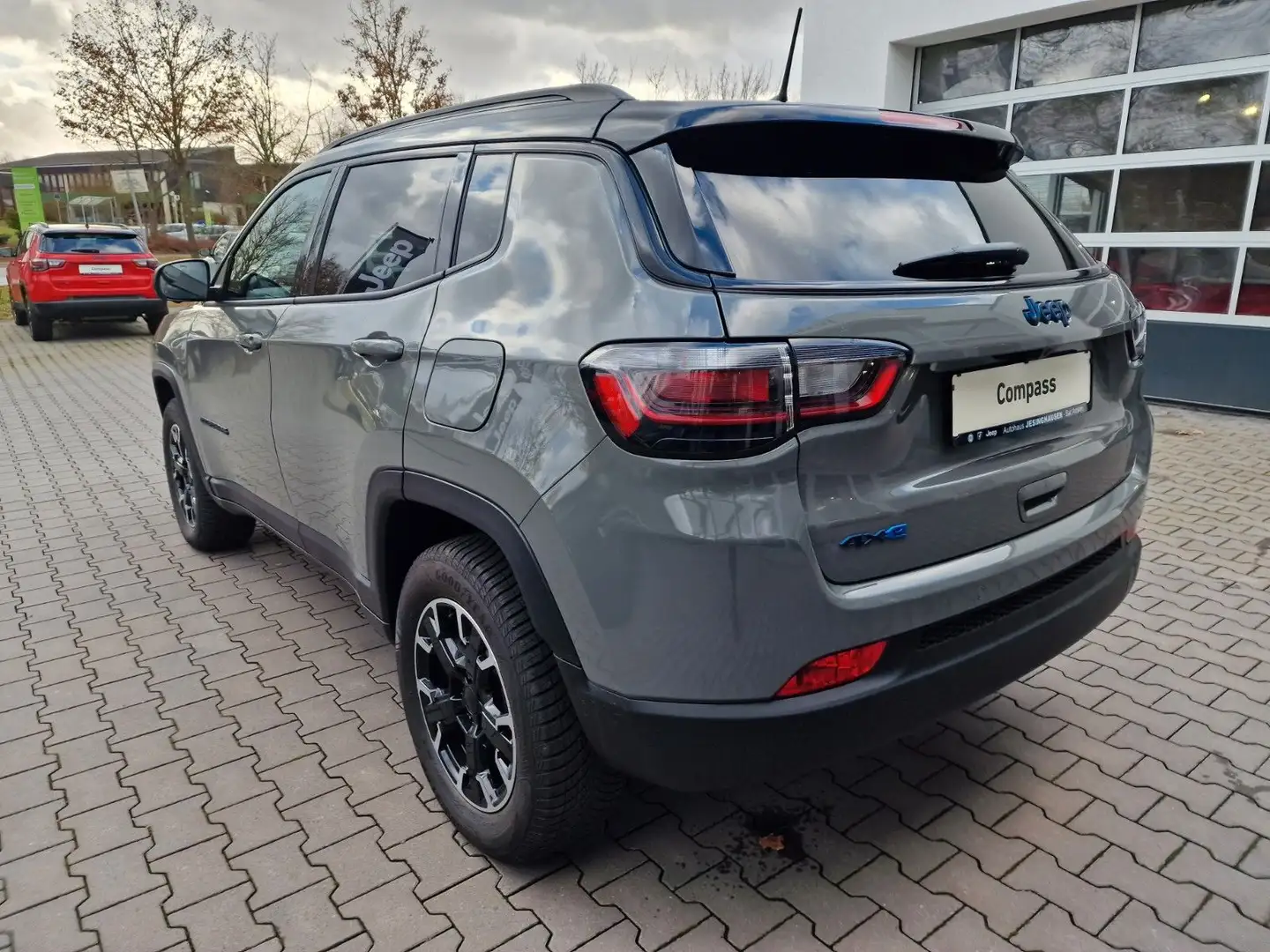 Jeep Compass 4xe HIGH UPLAND *CarPlay*Navi*DAB* Gris - 2