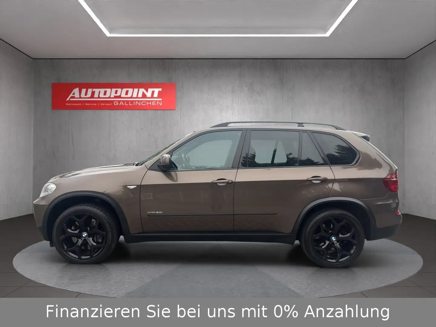 BMW X5 xDrive50i Panorama+Leder+Headup+AHK 3500kg Braun - 2