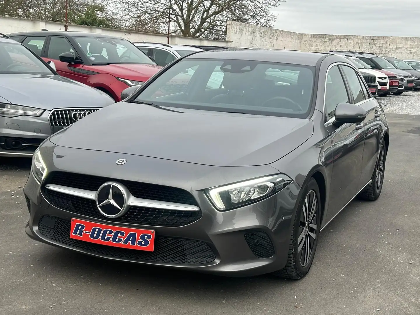 Mercedes-Benz A 180 Business Luxury LED/CUIR/MBUX/CAMERA Garantie Grijs - 1