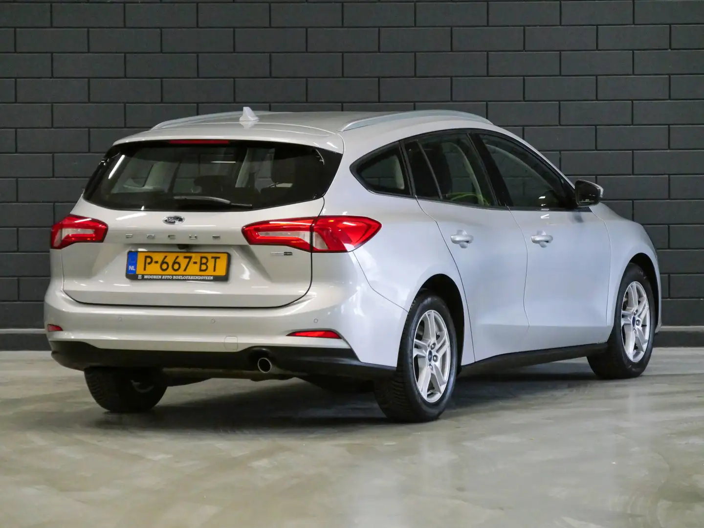 Ford Focus Wagon 1.0 EcoBoost 124PK Trend Edition Business | Grijs - 2