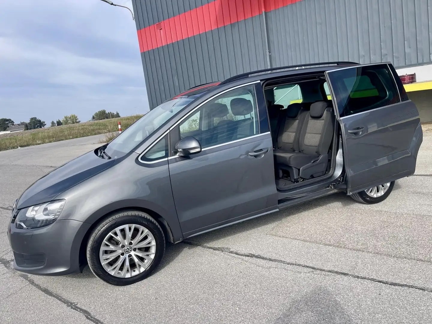 Volkswagen Sharan Comfortline BMT 2,0 TDI DSG Technology AHK 7-Sitz. Grau - 2