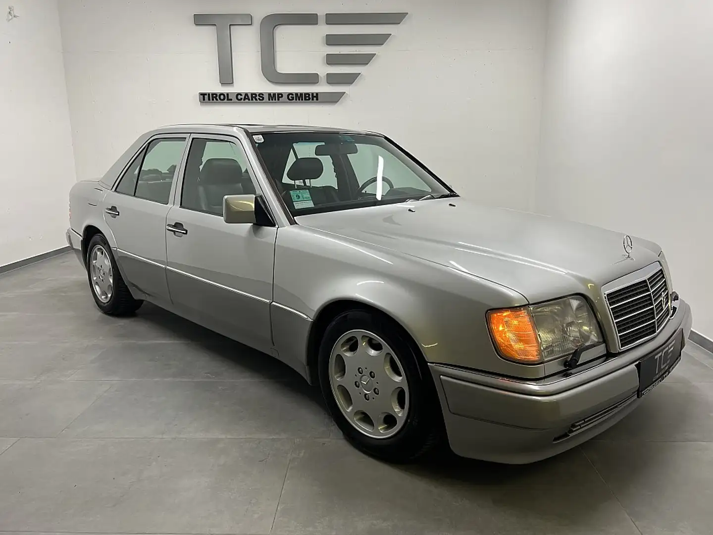 Mercedes-Benz E 500 Aut.Schiebedach, Leder, 1 Besitz, Wertanlage,.. Argento - 1
