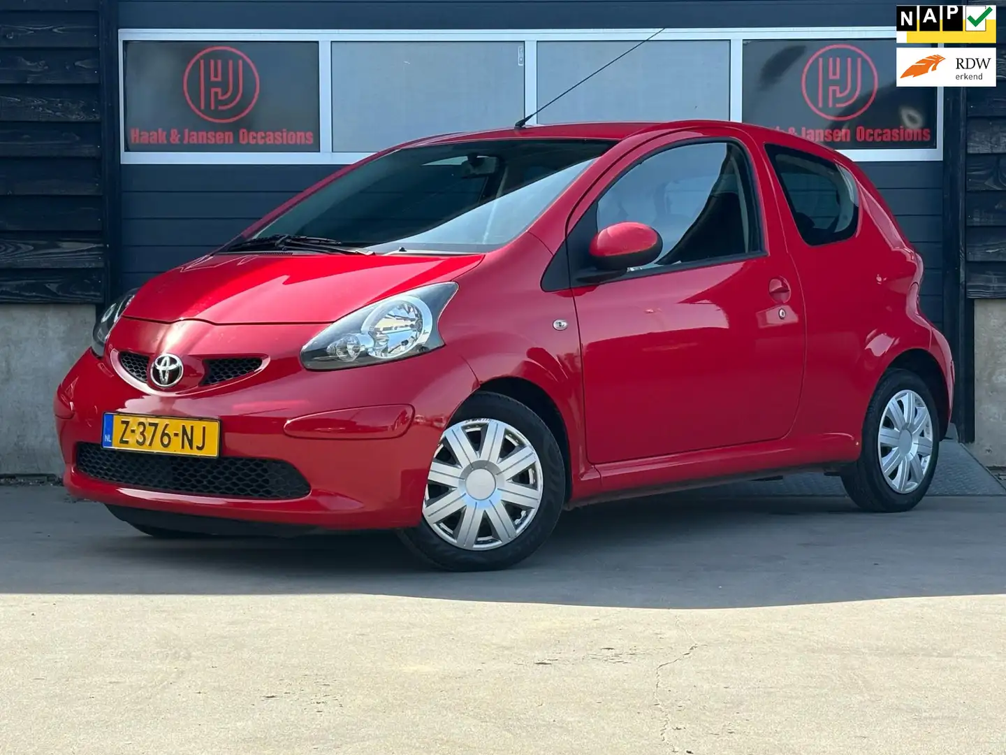 Toyota Aygo 1.0-12V - Airco - Elektrische ramen! Rood - 1
