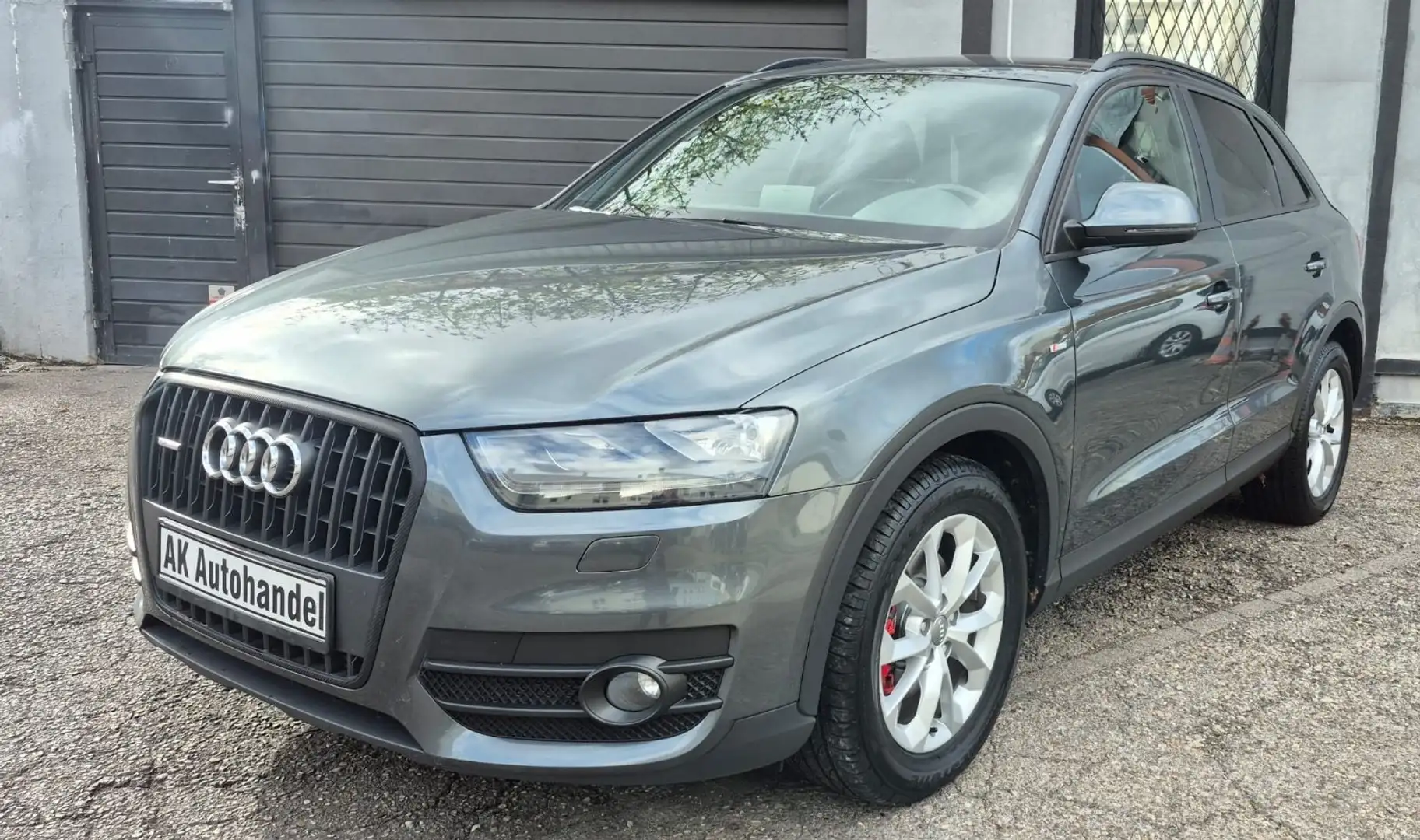 Audi Q3 2.0 TDI Quattro Aut. S-Line Sitzheizung Navi Gris - 1