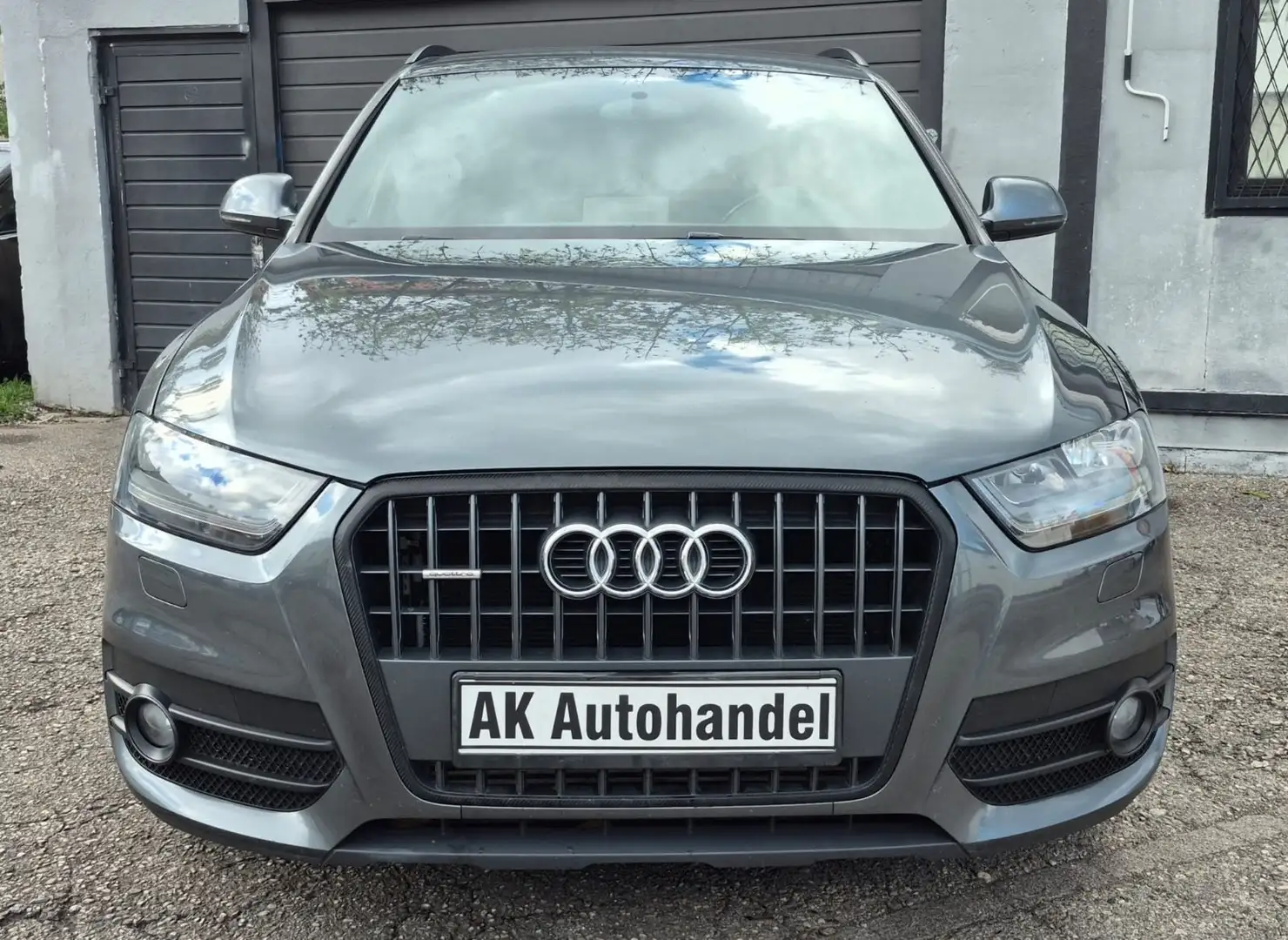 Audi Q3 2.0 TDI Quattro Aut. S-Line Sitzheizung Navi Gris - 2