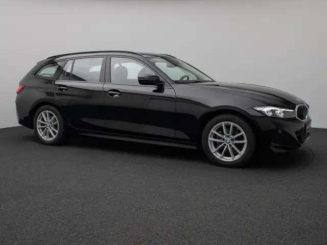 BMW 3 Series view 4