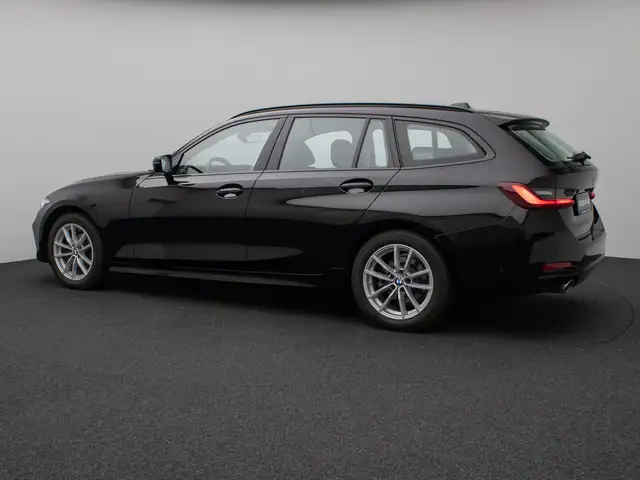 BMW 3 Series view 10