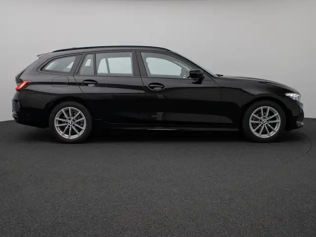 BMW 3 Series view 5