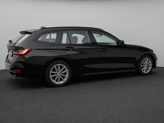 BMW 3 Series view 6
