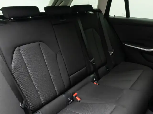 BMW 3 Series view 29