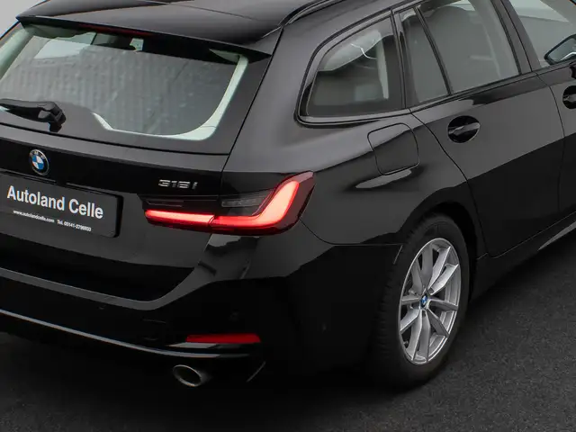 BMW 3 Series view 14