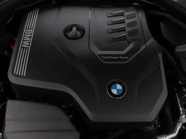 BMW 3 Series view 18