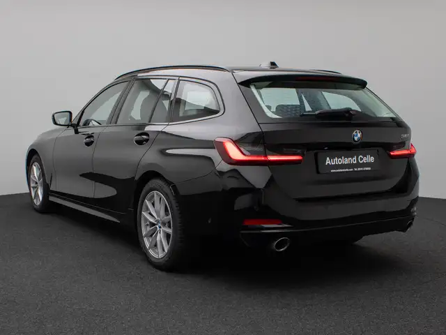 BMW 3 Series view 9