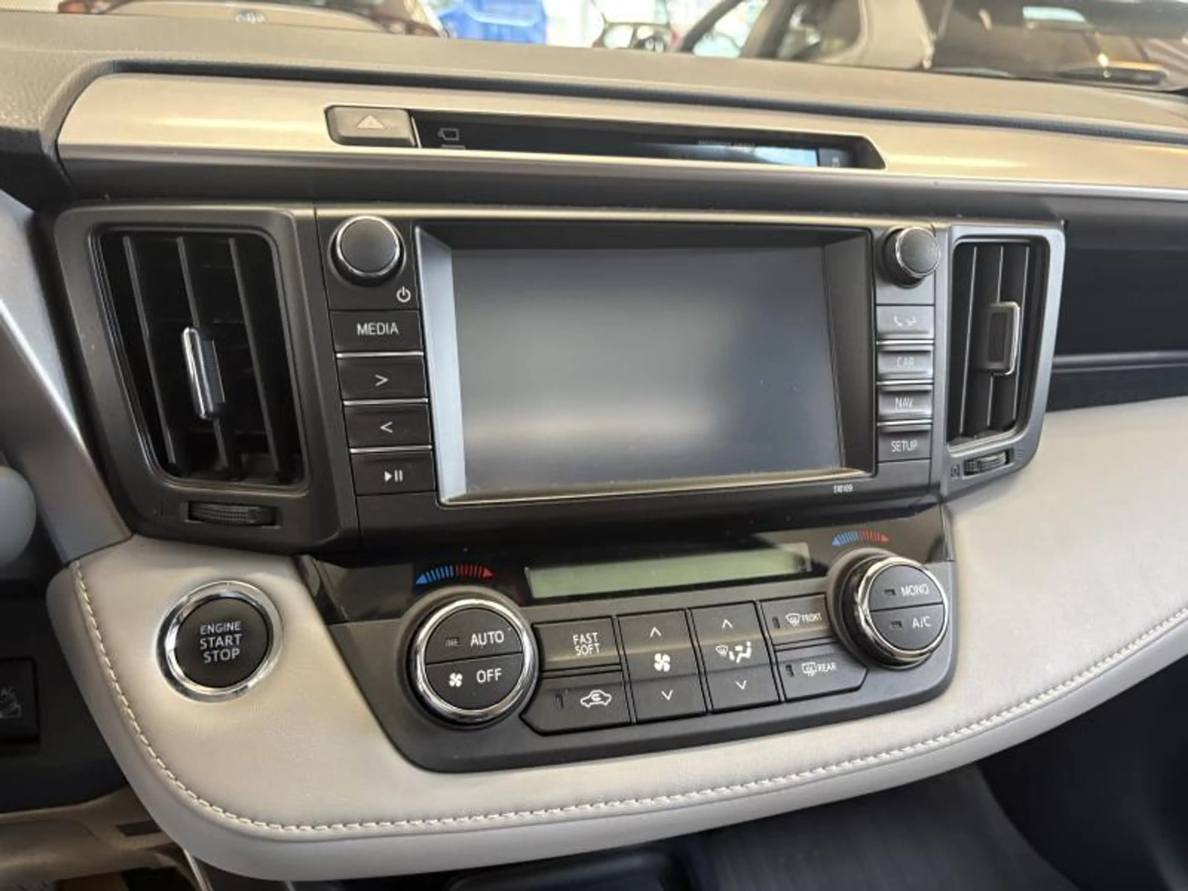 Toyota RAV 4 LOUNGE — photo 15