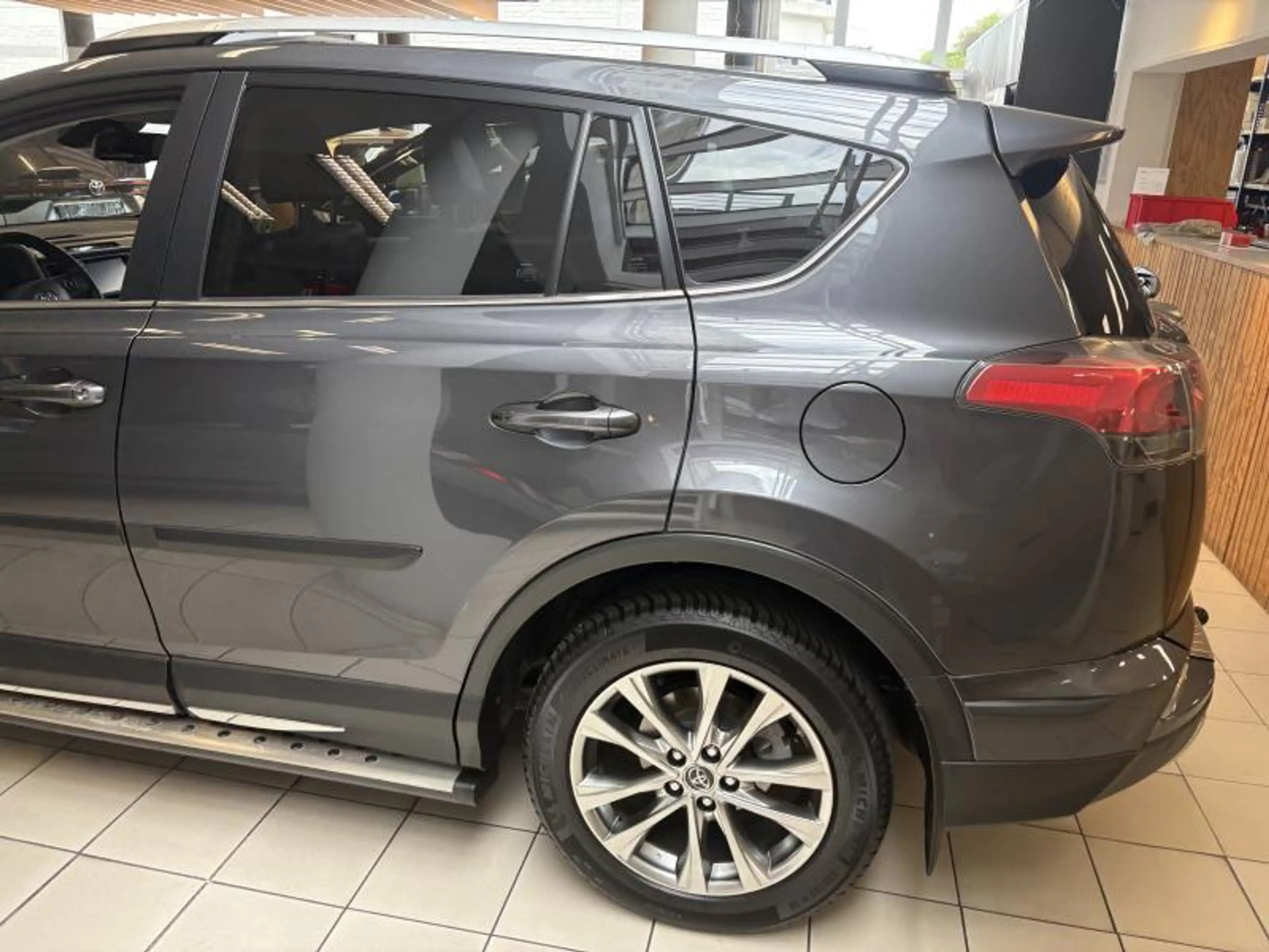 Toyota RAV 4 LOUNGE — photo 10