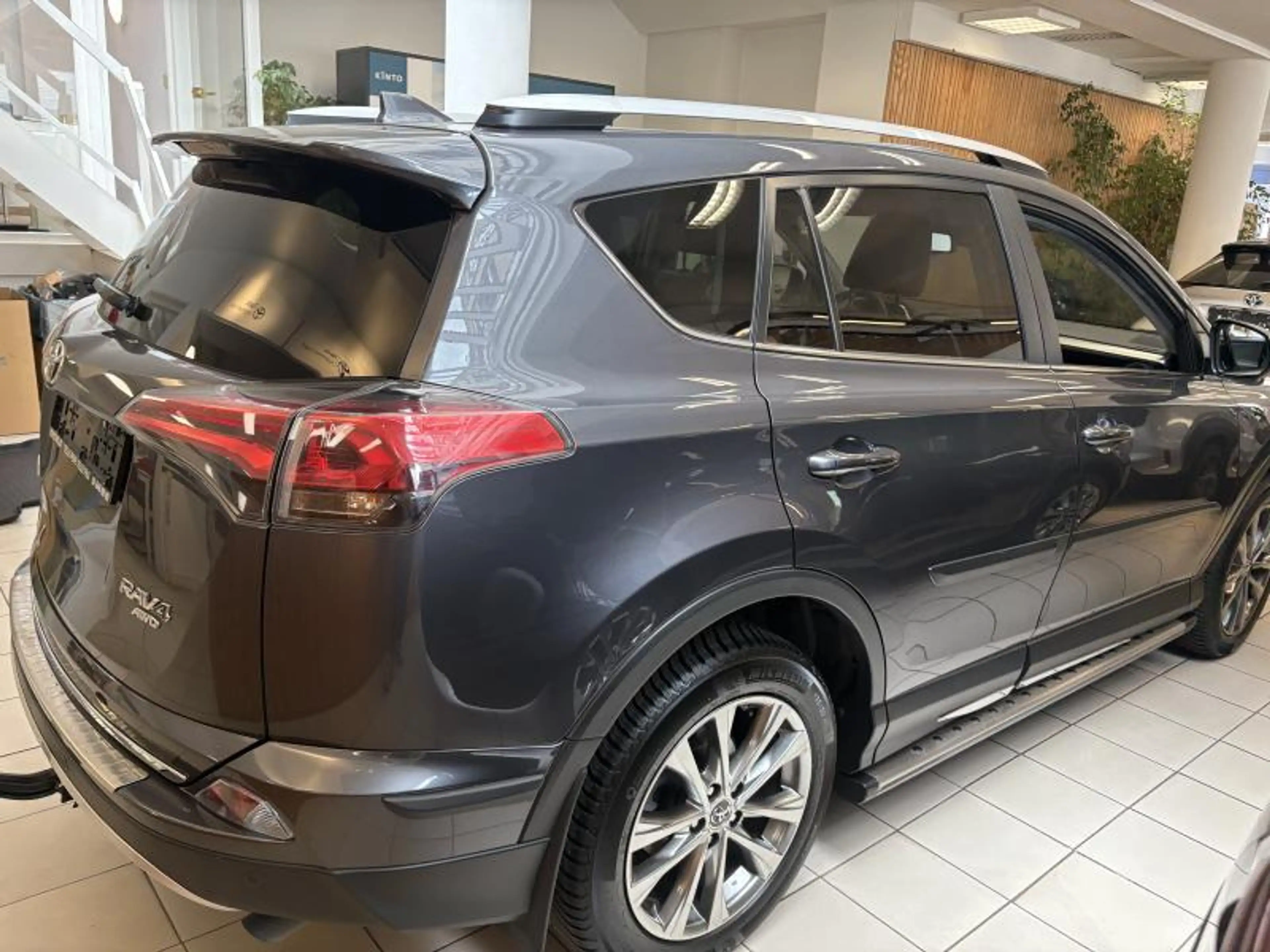 Toyota RAV 4 LOUNGE — photo 6