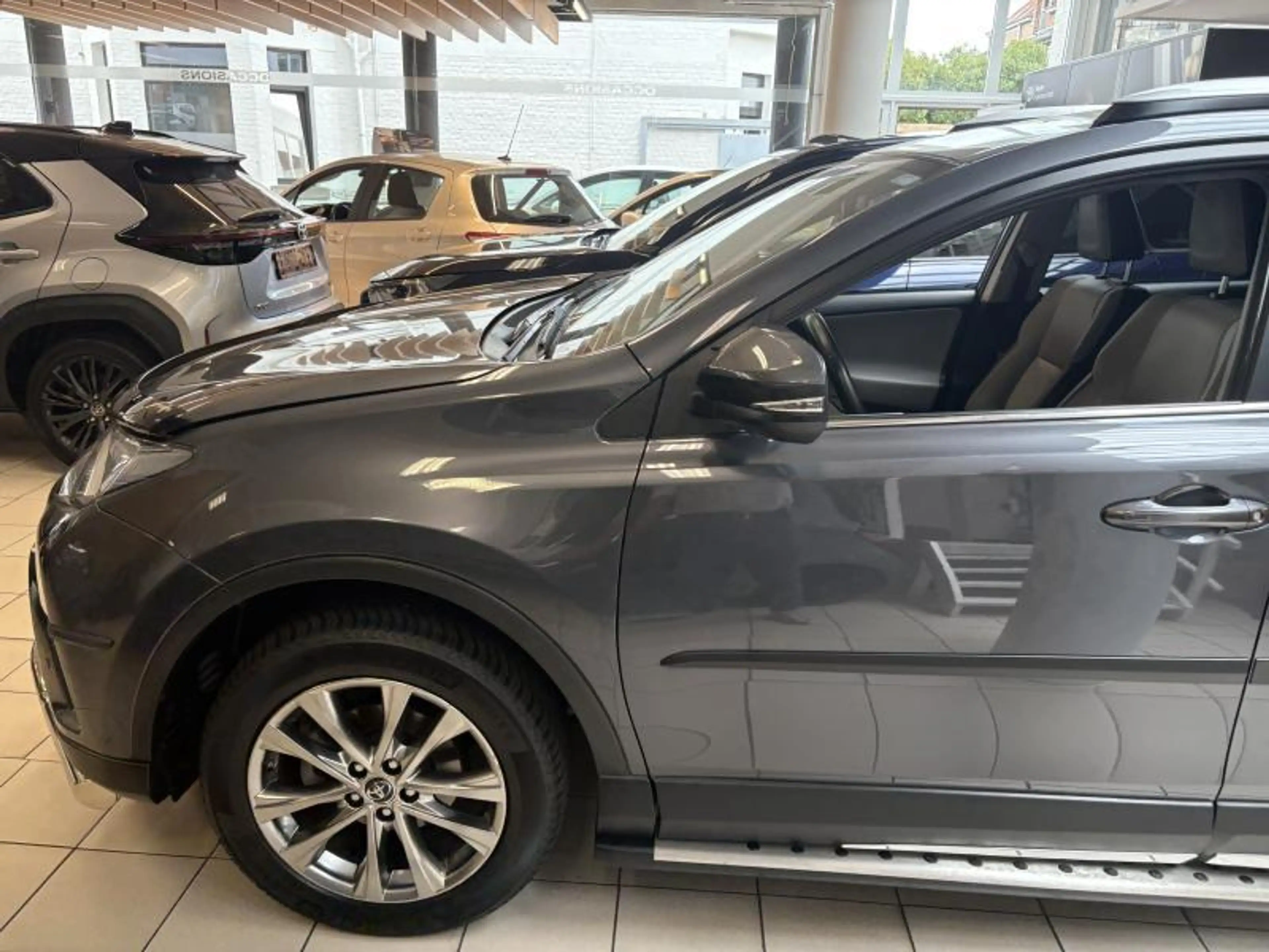 Toyota RAV 4 LOUNGE — photo 11