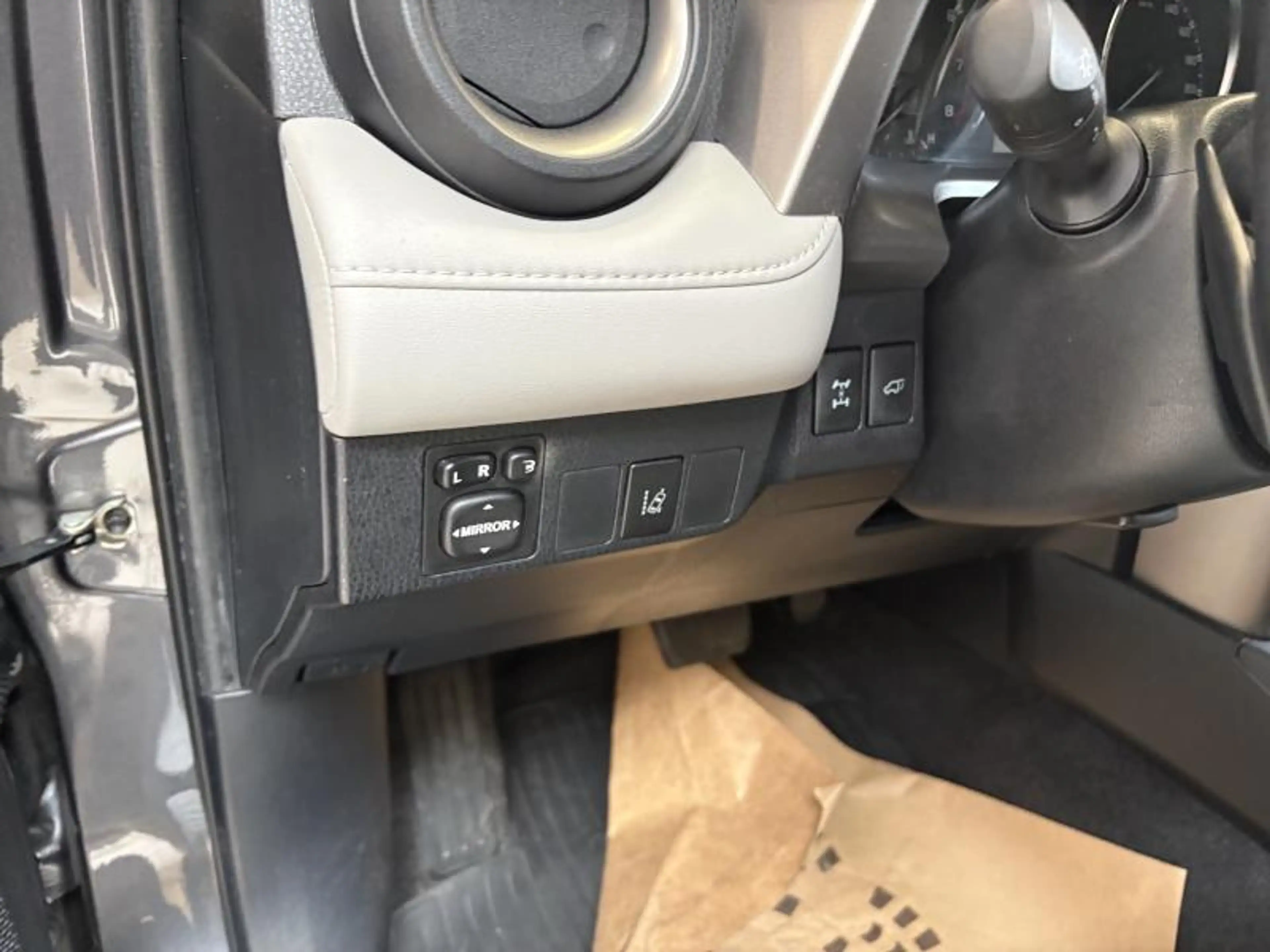 Toyota RAV 4 LOUNGE — photo 14