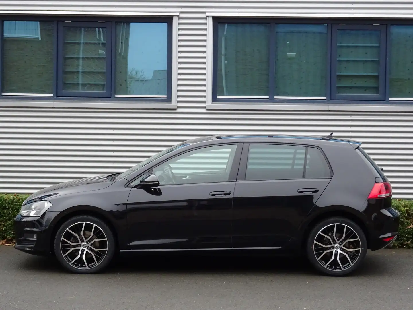 Volkswagen Golf 7 1.2TSI 105PK Comfortline Camera Trekhaak Keyless Schwarz - 2