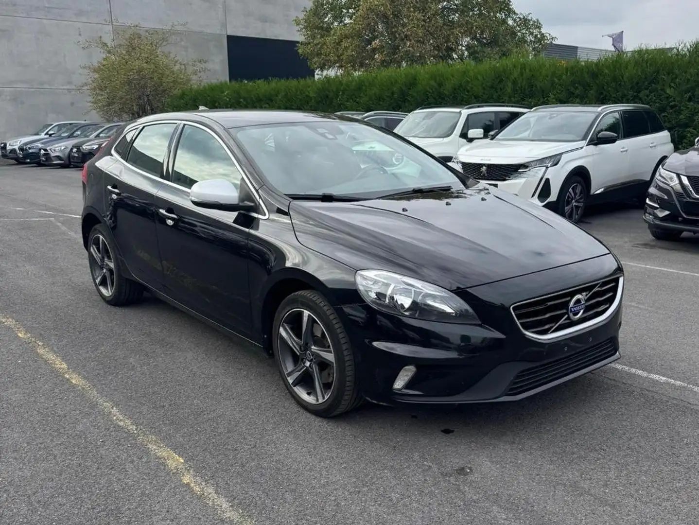 Volvo V40 2.0 D2 R-Design ***NAVI-17'-PARKING-CRUISE*** Noir - 2
