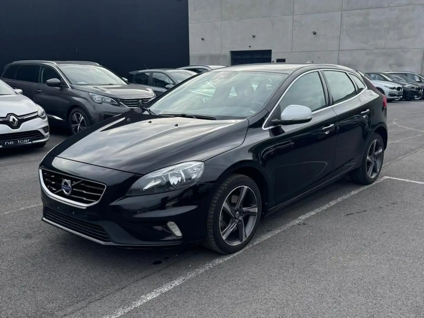Volvo V40 2.0 D2 R-Design ***NAVI-17'-PARKING-CRUISE*** Noir - 1