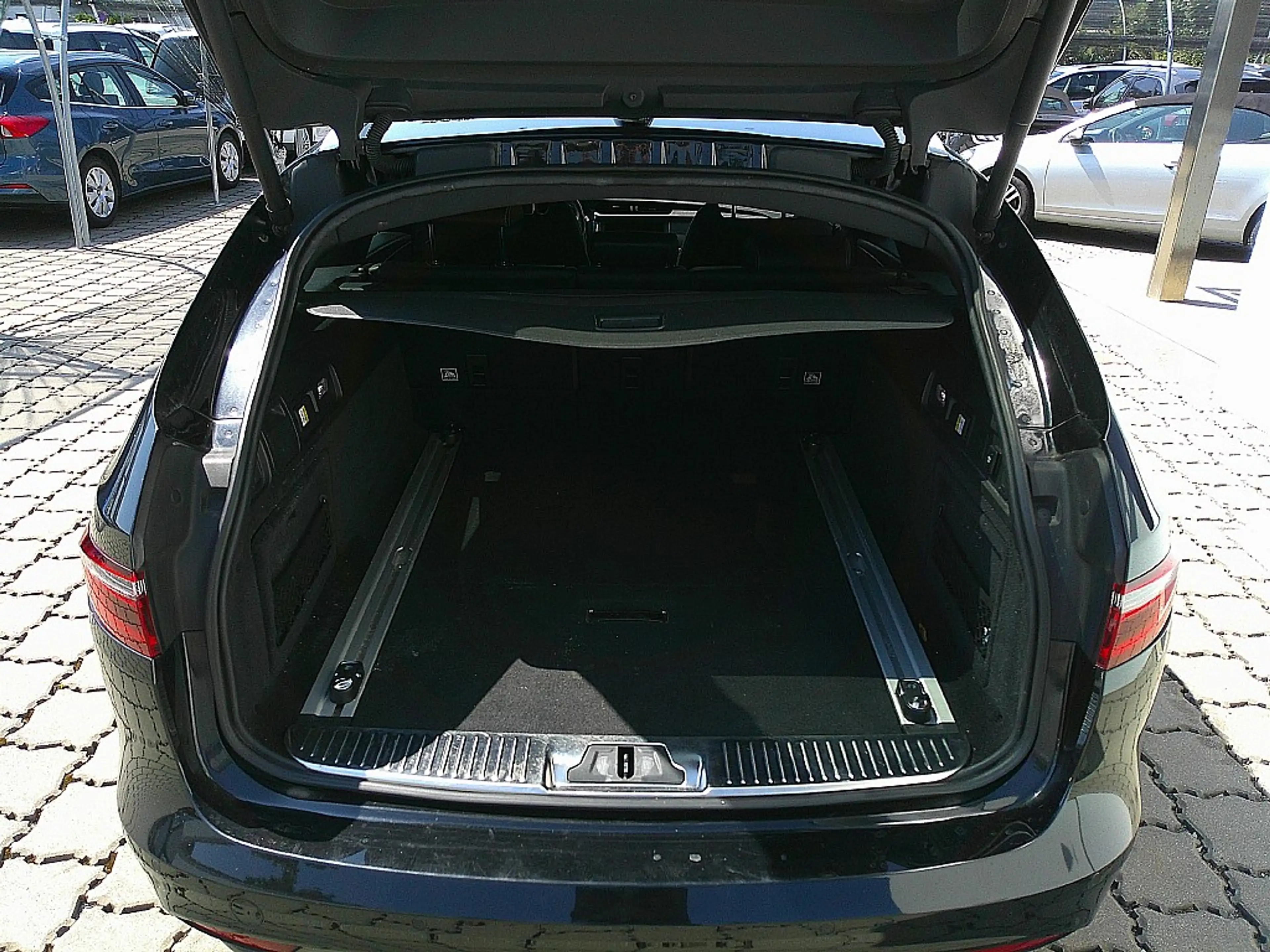 Jaguar XF Sportbrake 25d AWD R-Sport Aut. — photo 6