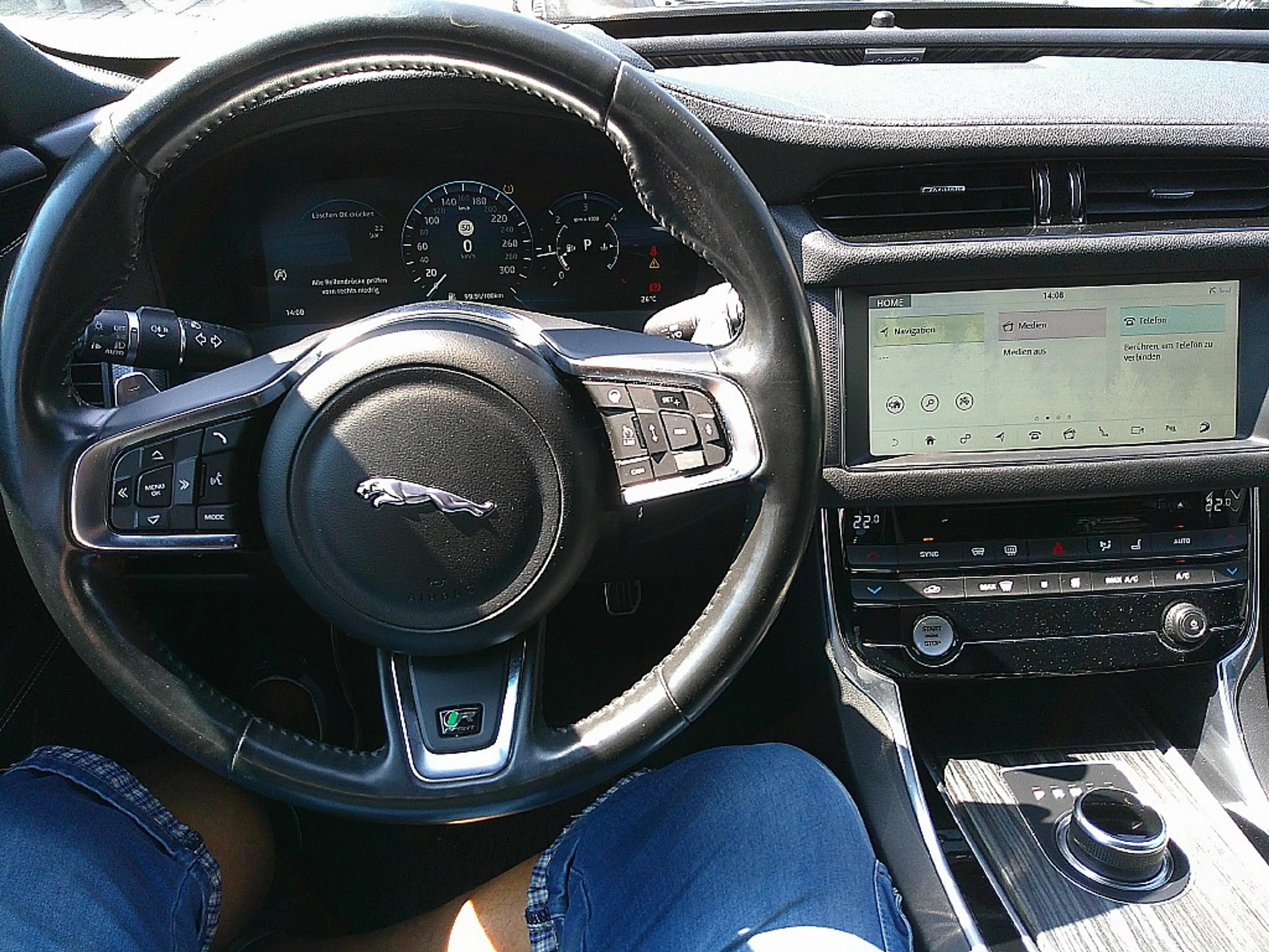 Jaguar XF Sportbrake 25d AWD R-Sport Aut. — photo 12