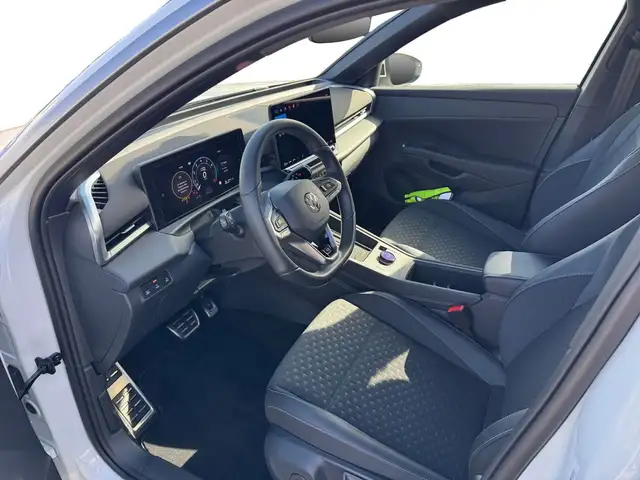 Volkswagen T-Roc view 4