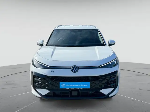 Volkswagen T-Roc view 2