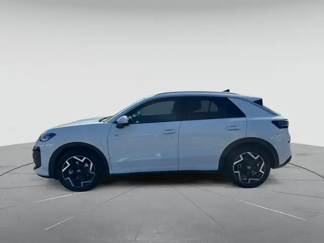 Volkswagen T-Roc view 6
