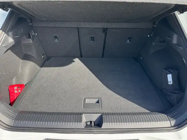 Volkswagen T-Roc view 14