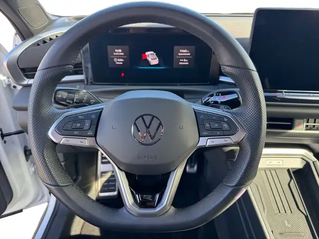 Volkswagen T-Roc view 13