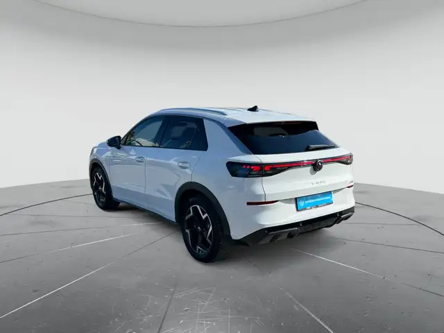 Volkswagen T-Roc view 3