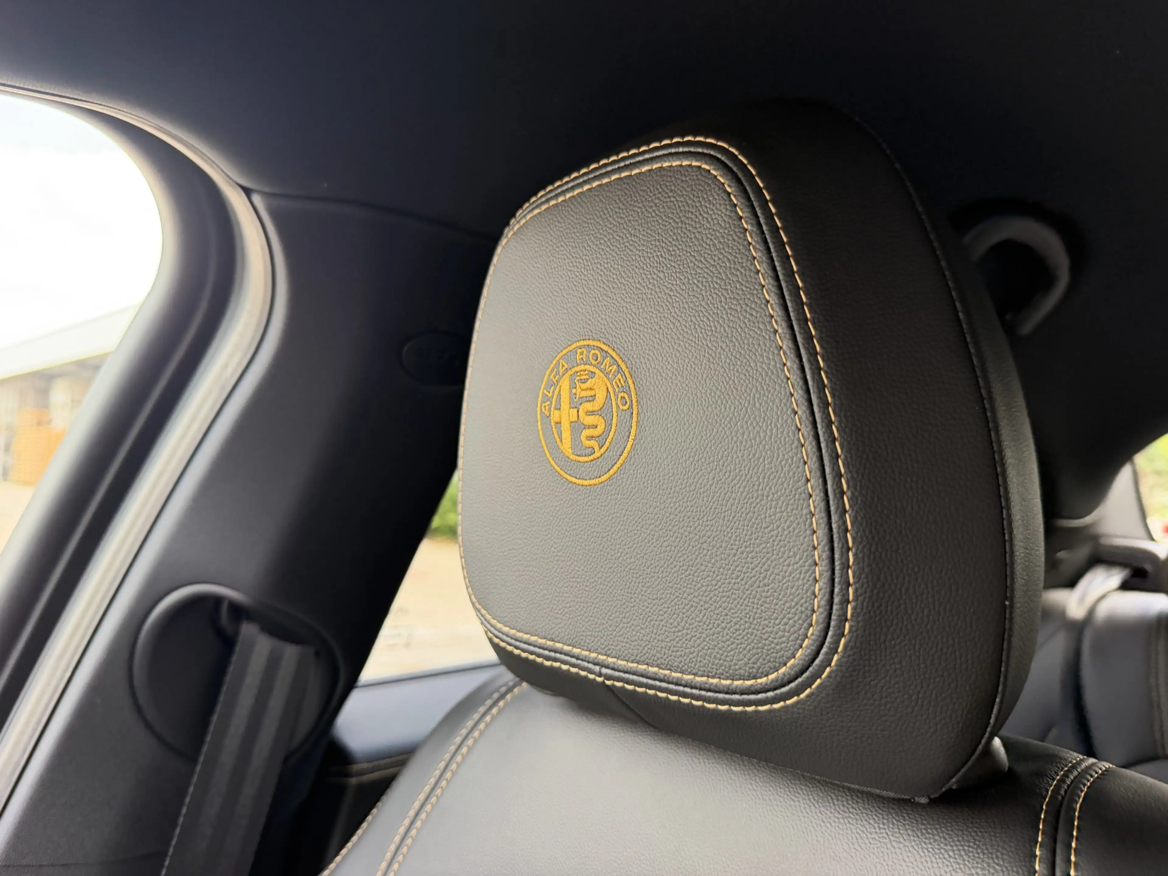 Alfa Romeo Giulia Quadrifoglio ORO I AKRA | CARBON DACH — photo 18