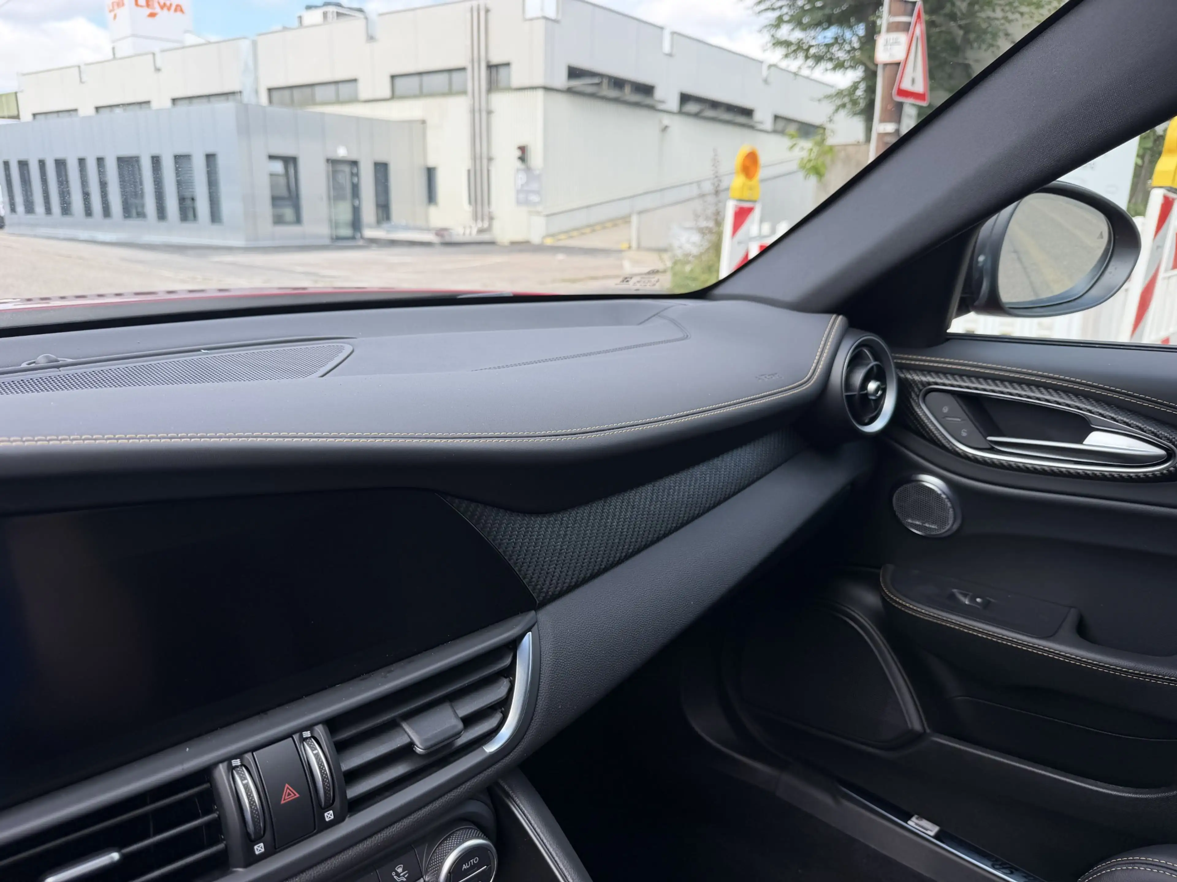 Alfa Romeo Giulia Quadrifoglio ORO I AKRA | CARBON DACH — photo 19