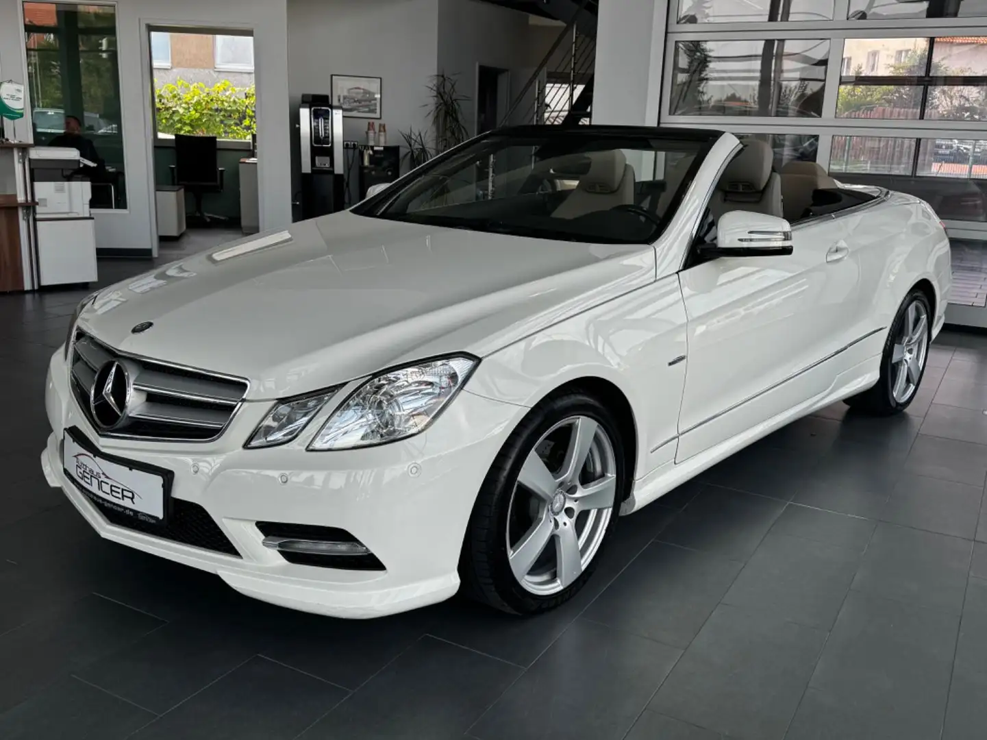 Mercedes-Benz E 250 CGI"AMG/LED/Airscarf/Navi/Tempo" Bílá - 2