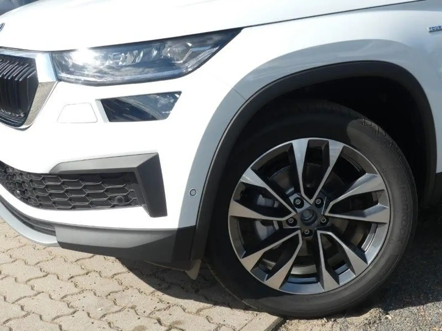 Skoda Kodiaq 2.0 TDI DSG Tour *Matrix-LED*NAV*KAM*PDC Weiß - 2
