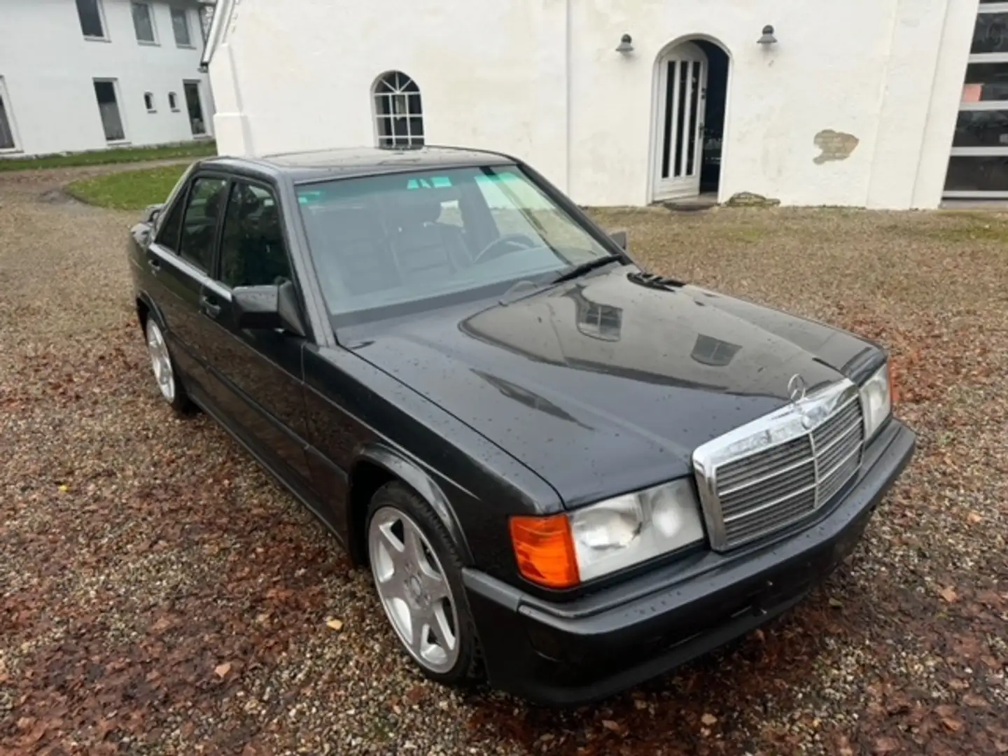 Mercedes-Benz 190 E 2.5-16 Чорний - 2