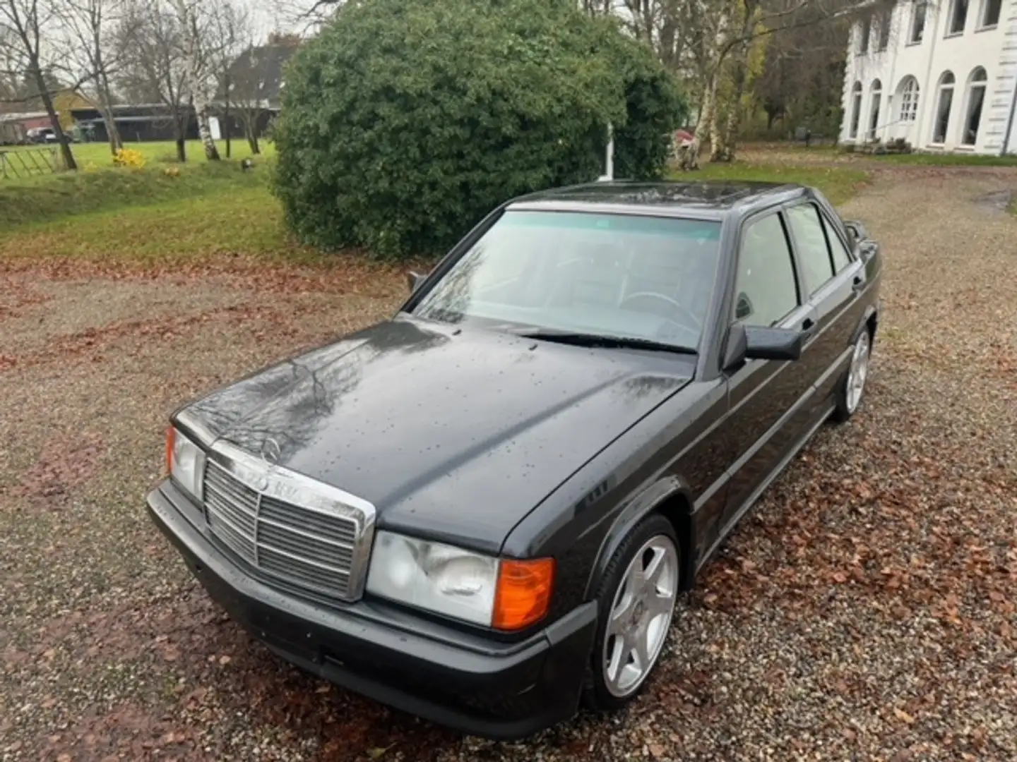 Mercedes-Benz 190 E 2.5-16 Чорний - 1