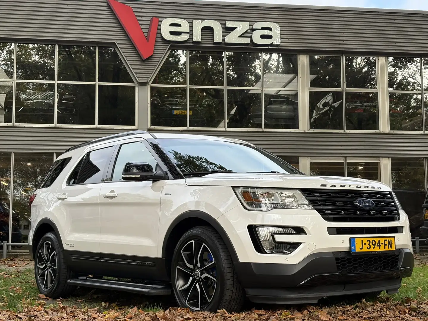 Ford Explorer 2.3L EcoBoost XLT Wit - 1