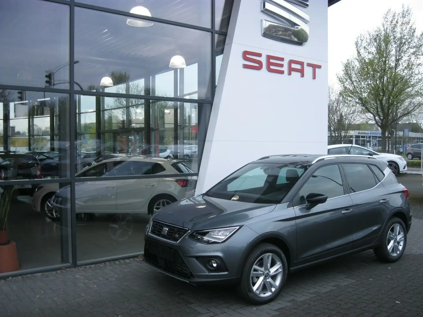 SEAT Arona FR 1,0 TSI DSG Navi / LED Grau - 1