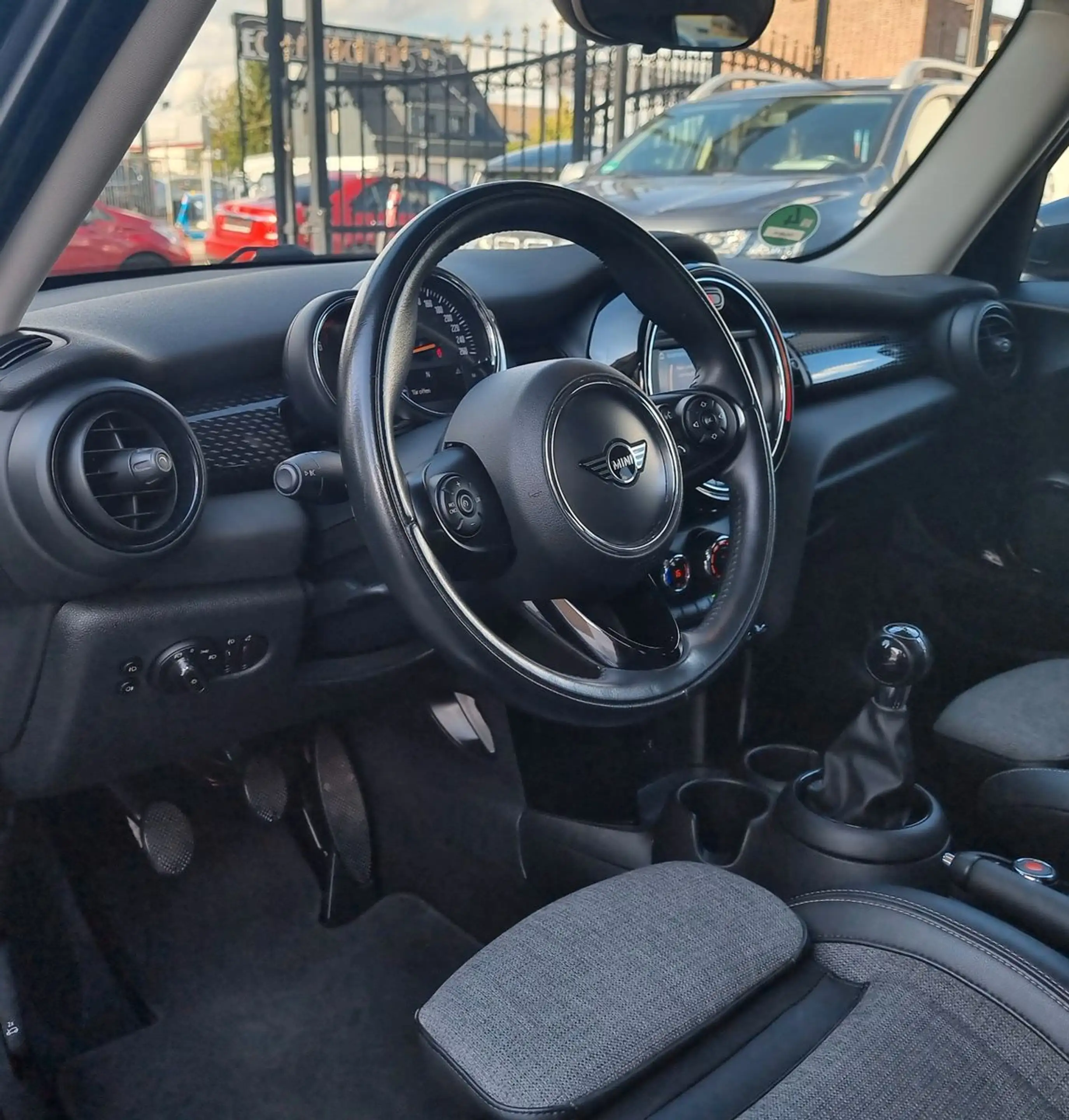 MINI Cooper S COOPER S Mini 5-trg.-LEDER-TEMPOMAT-71TKM- — photo 10