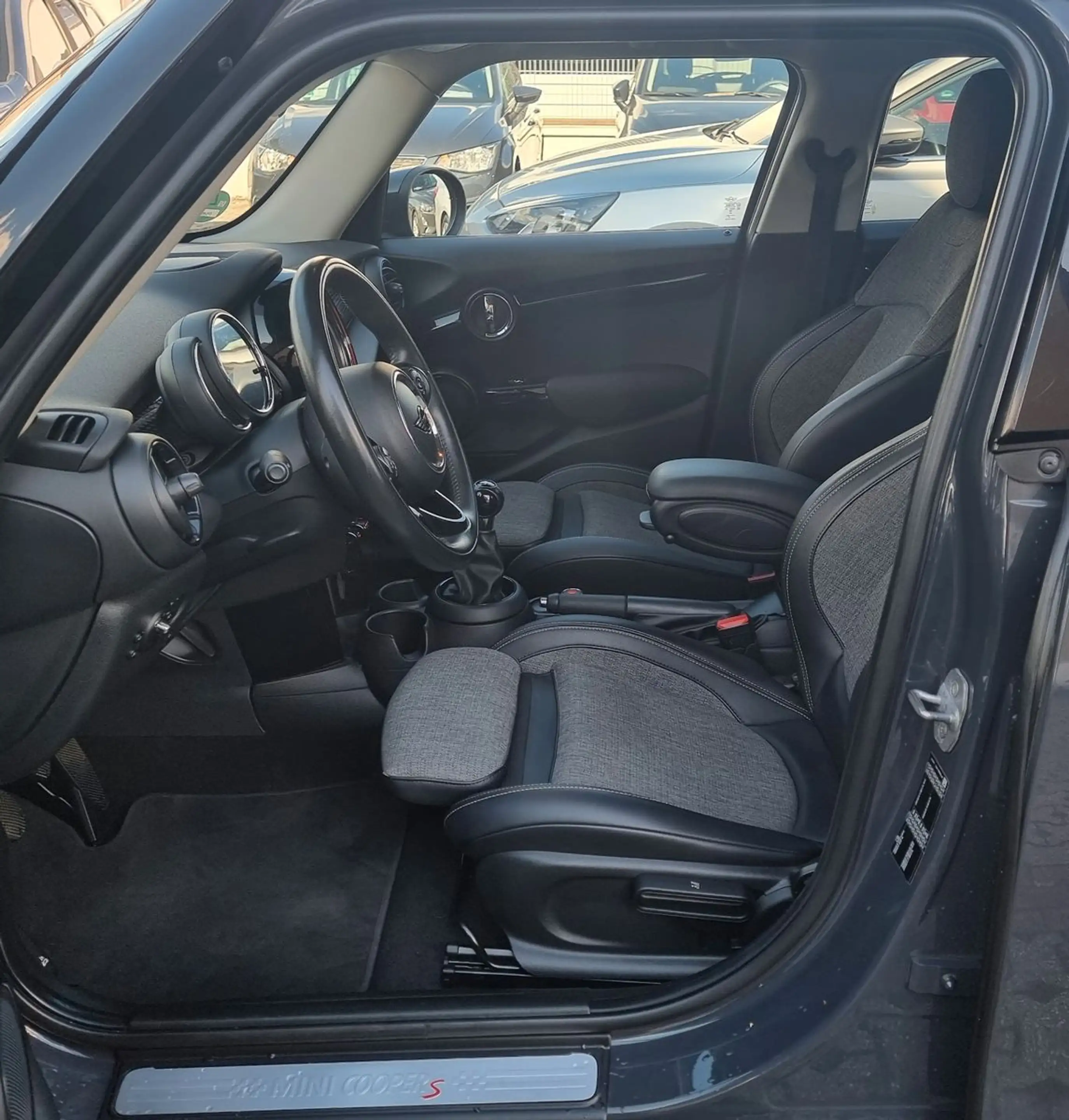 MINI Cooper S COOPER S Mini 5-trg.-LEDER-TEMPOMAT-71TKM- — photo 9