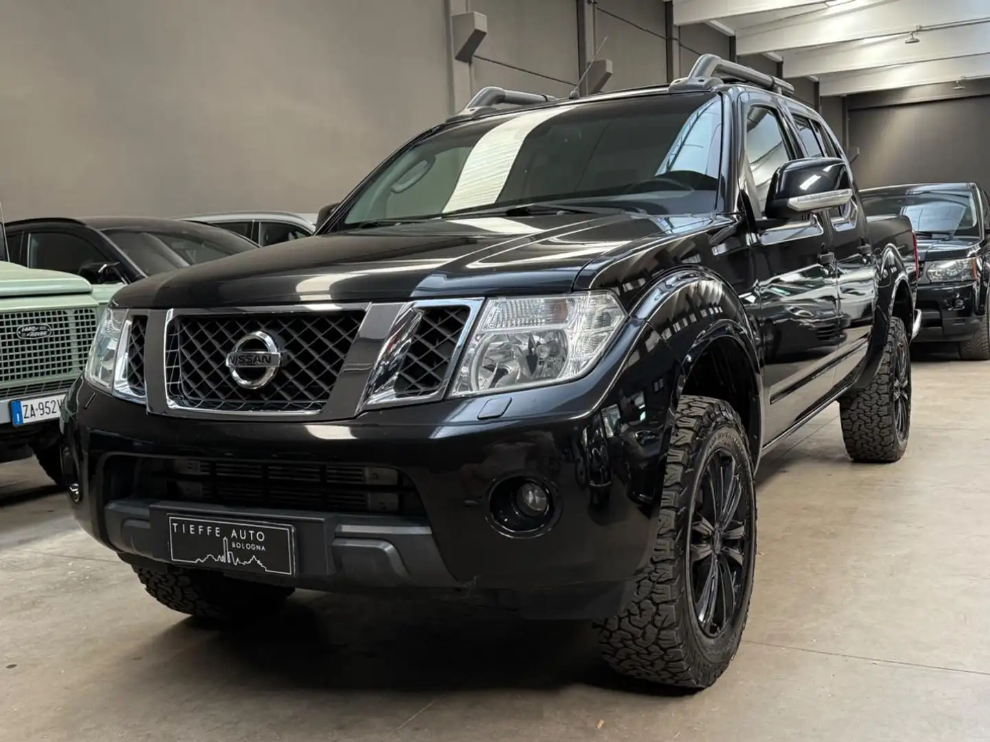 Nissan Navara 3.0 dCi 4 porte Double Cab LE V6 Nero - 1