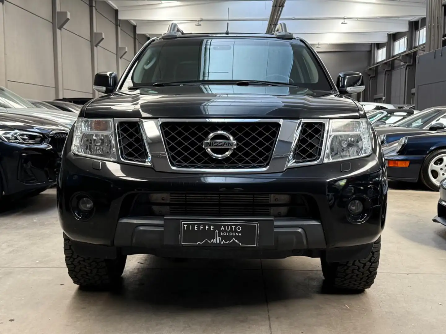 Nissan Navara 3.0 dCi 4 porte Double Cab LE V6 Nero - 2