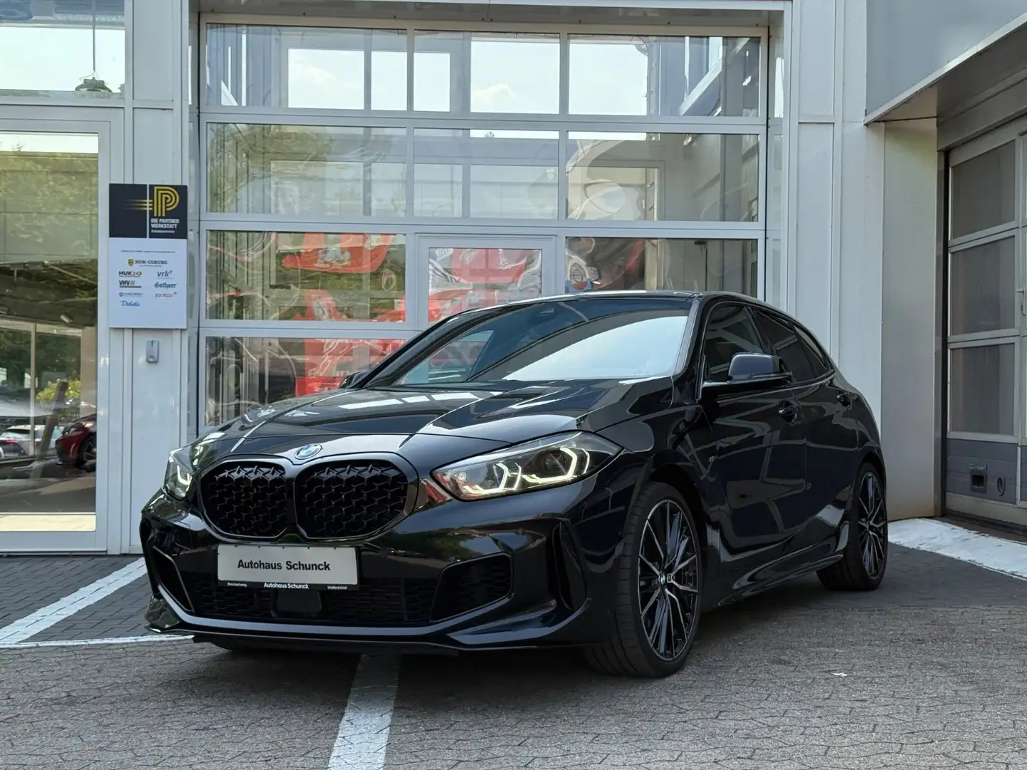 BMW 135 i xDrive M PERF./AUT/HARMAN KARDON/VIRTUAL Schwarz - 1