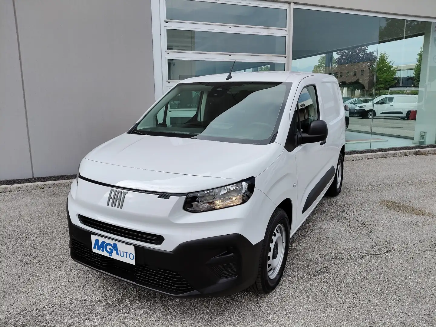 Fiat E-Doblo E-DOBLÒ 50 KWH PC-TN VAN 3 POSTI Bianco - 1